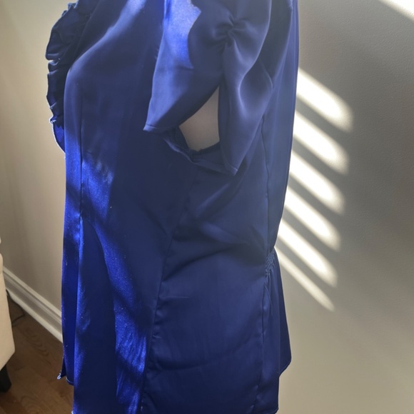 Polyester stretch satin blouse - Picture 2 of 4